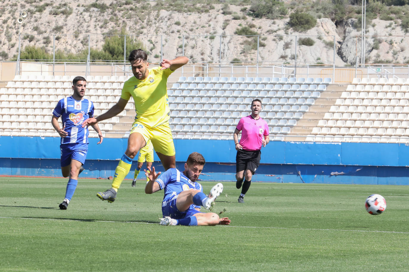 Fotos: Justo reparto de puntos para el Lorca en un partido de trámite