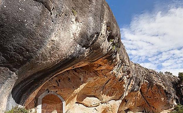 Abrigo con pinturas rupestres de Cantos de Visera.