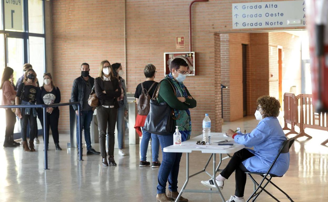 Imagen de archivo de la vacunación de los docentes con AstraZeneca.