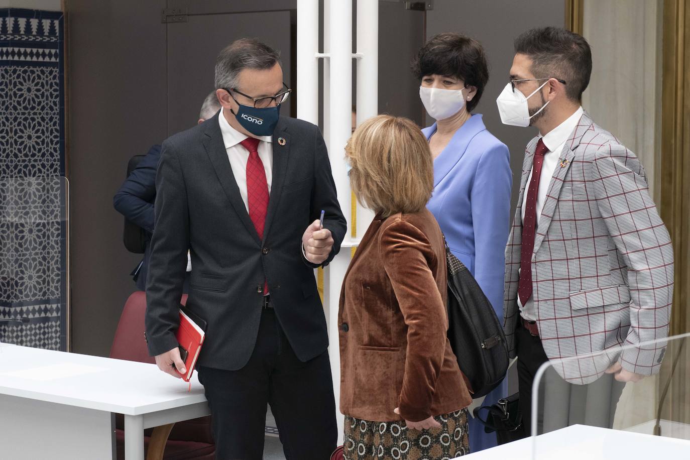 Fotos: Pleno en la Asamblea Regional