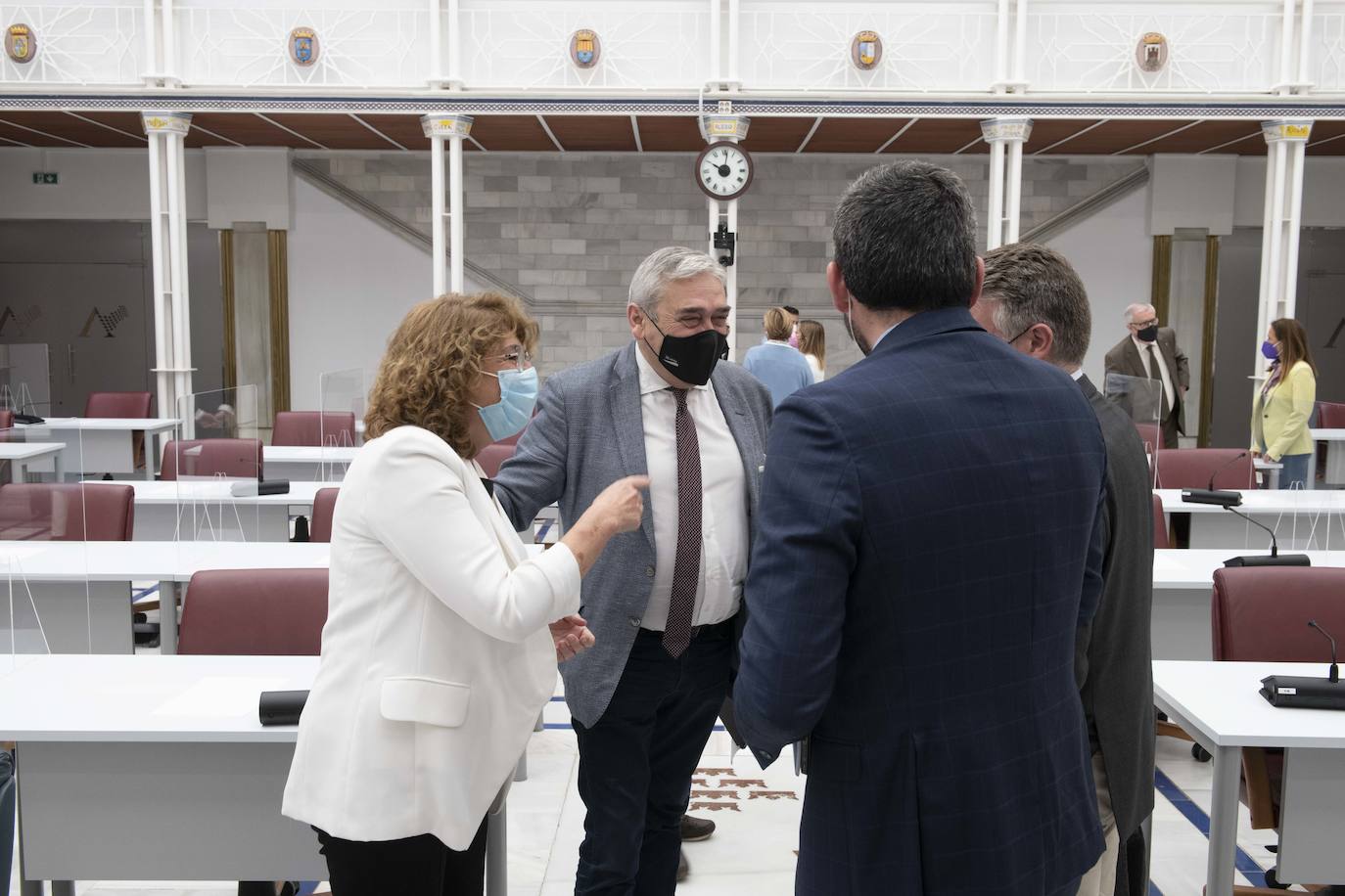 Fotos: Pleno en la Asamblea Regional