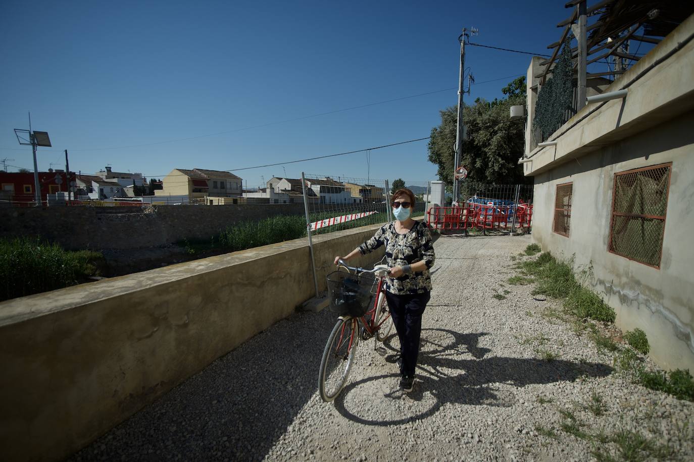 Fotos: Media hora de caminata para comprar la cena o las pastillas