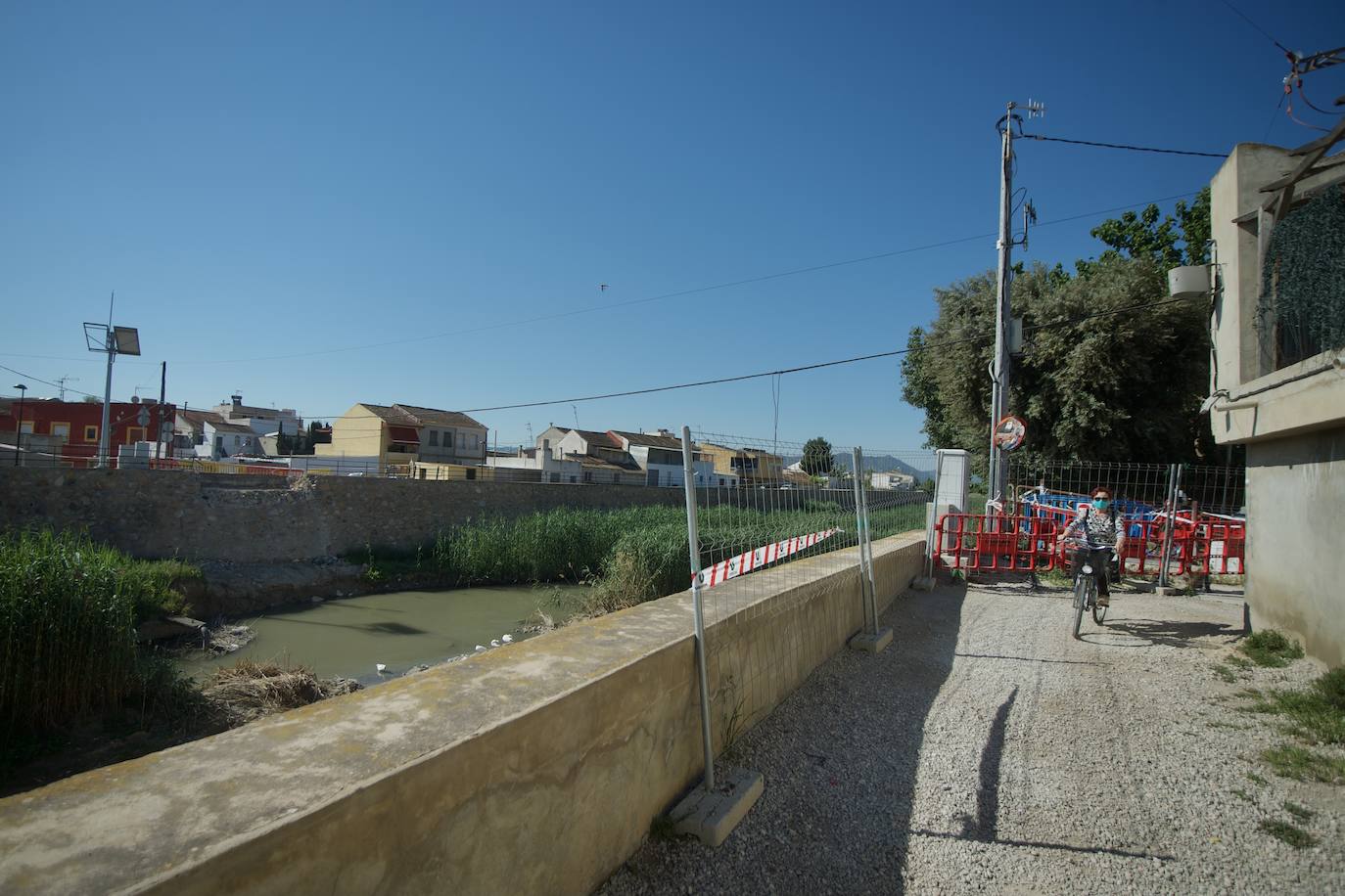 Fotos: Media hora de caminata para comprar la cena o las pastillas