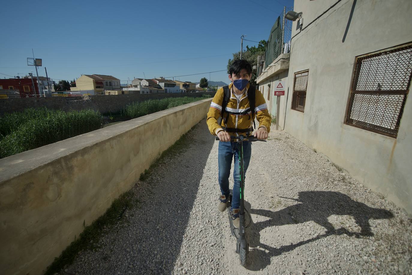 Fotos: Media hora de caminata para comprar la cena o las pastillas