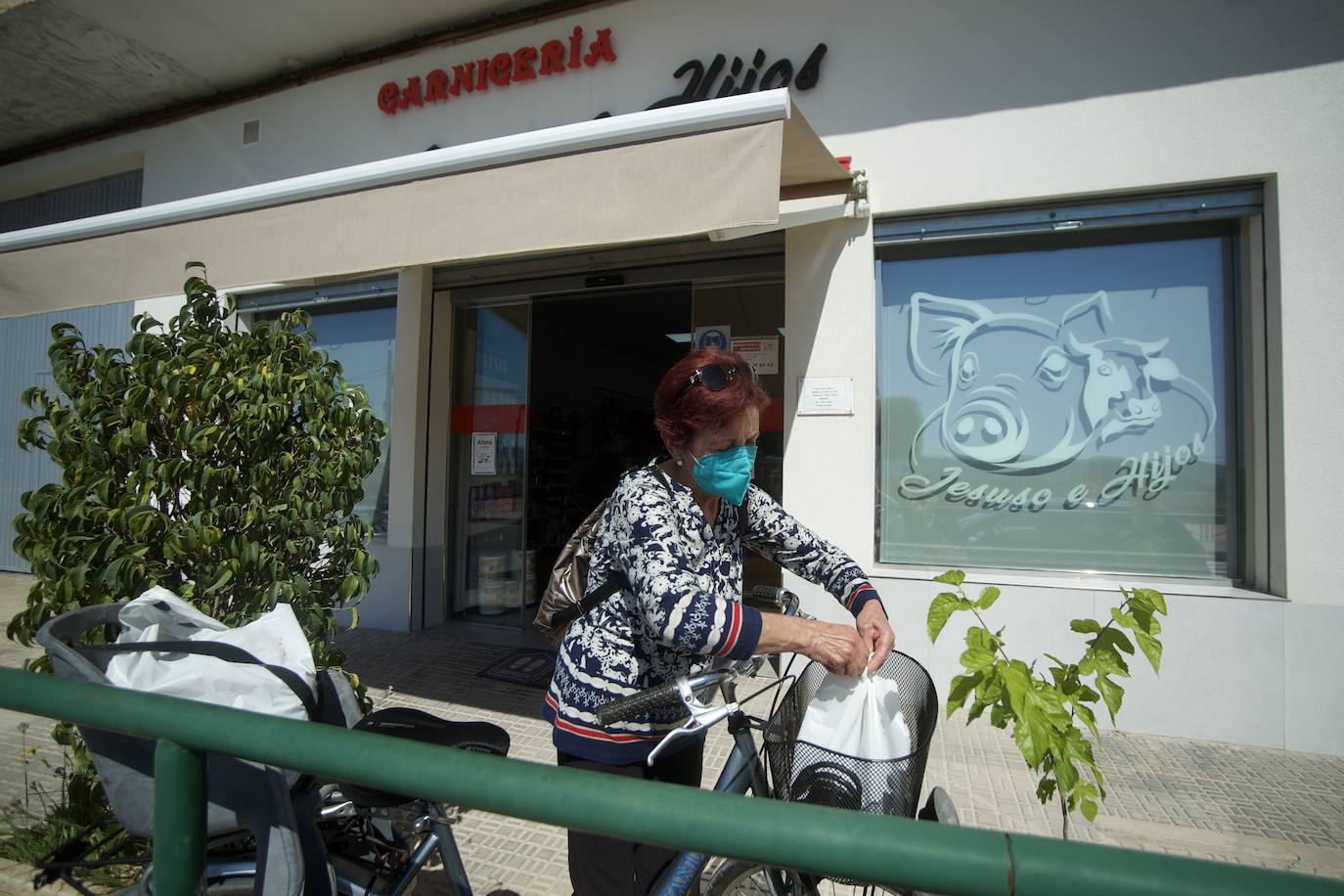 Fotos: Media hora de caminata para comprar la cena o las pastillas