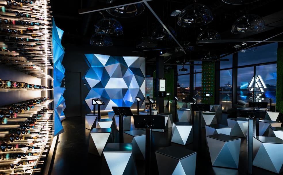 En el bar de Reikiavik el usuario controla todo el proceso desde su teléfono, sin interacción humana. 