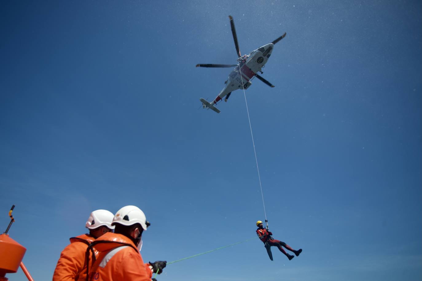 Fotos: Rescate por mar y aire en Isla Grosa