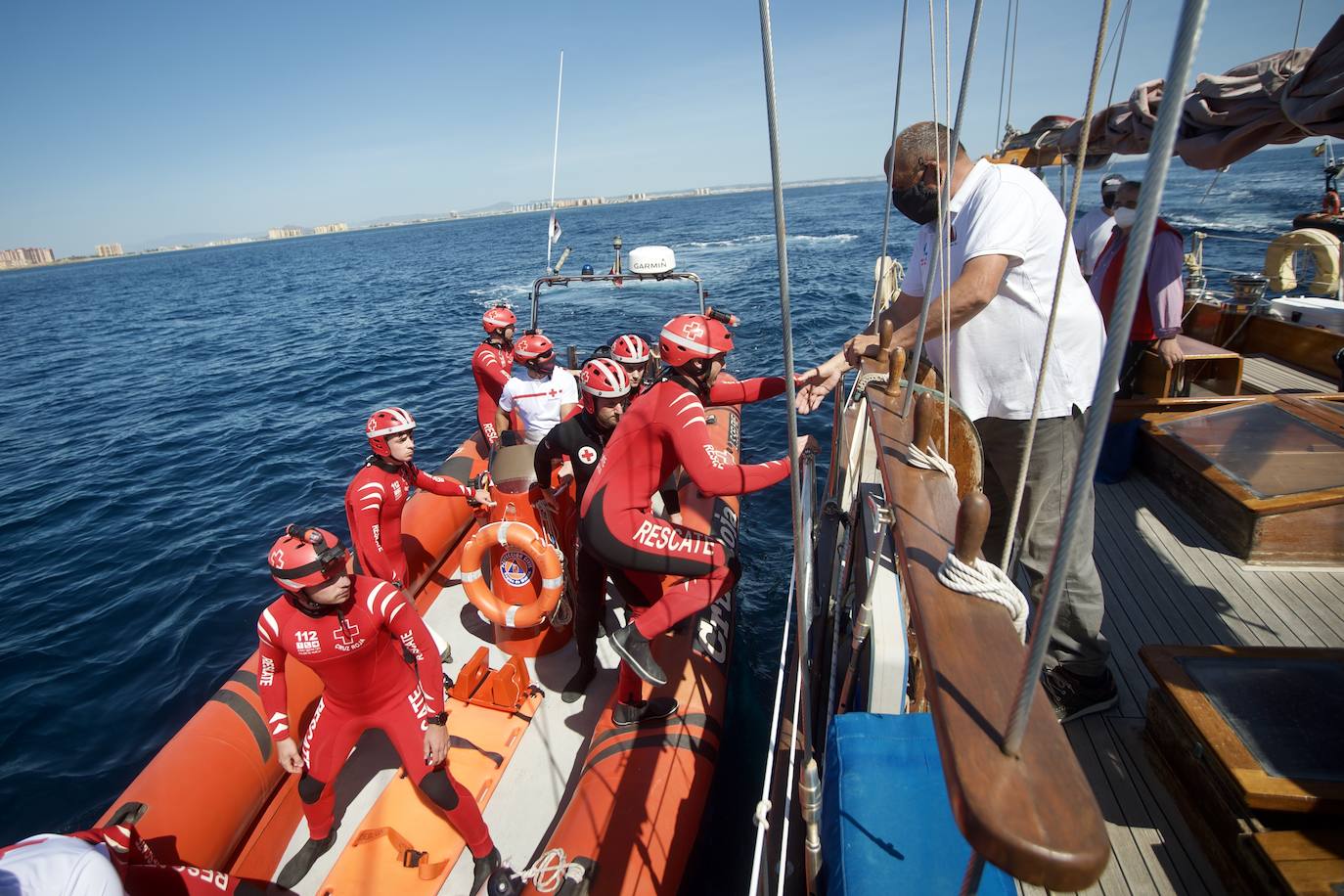 Fotos: Rescate por mar y aire en Isla Grosa
