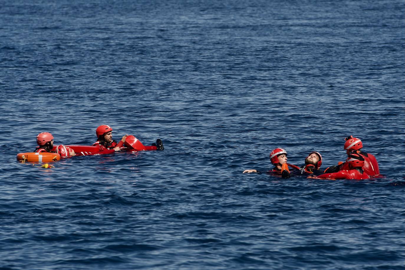 Fotos: Rescate por mar y aire en Isla Grosa