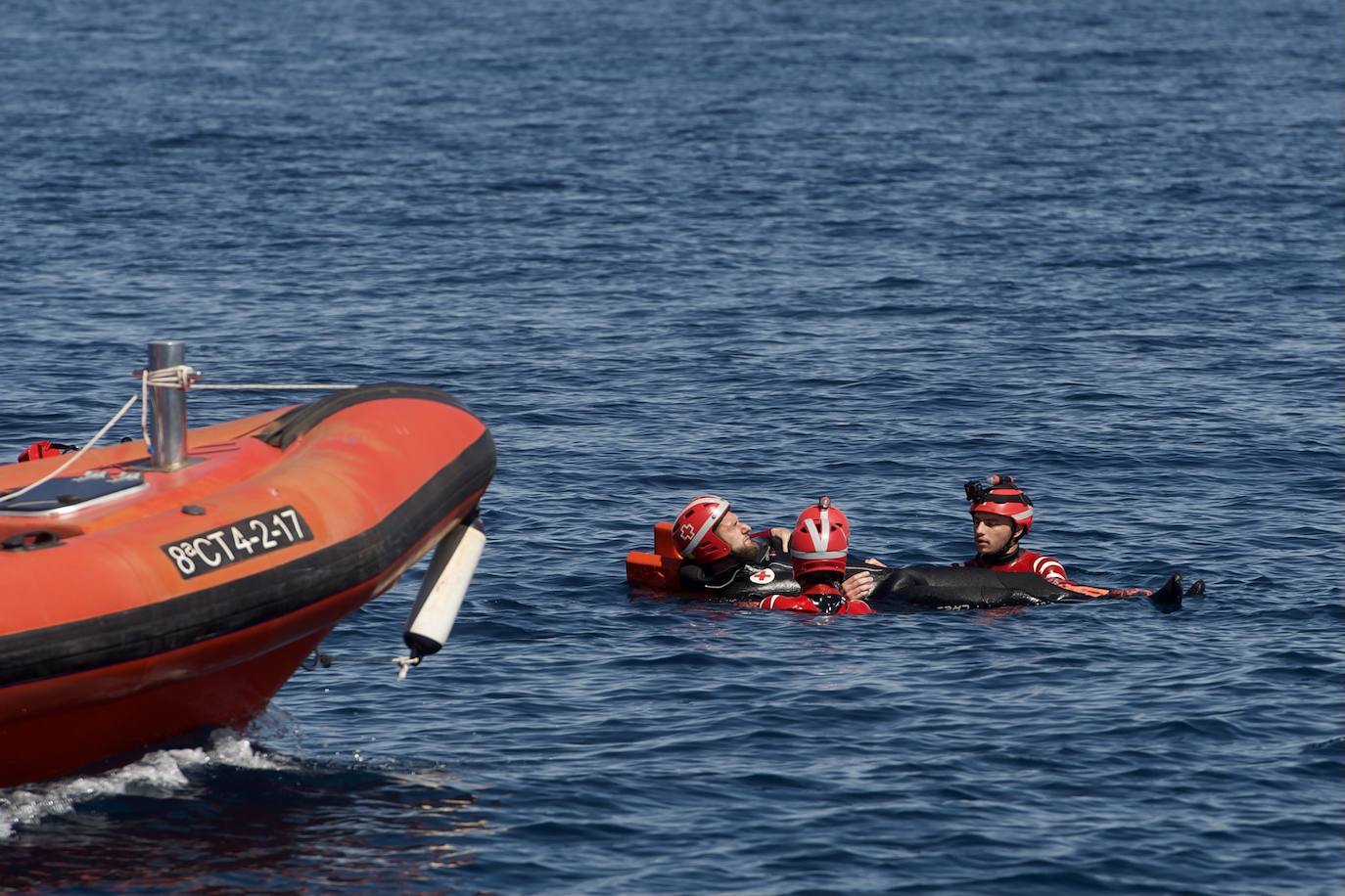 Fotos: Rescate por mar y aire en Isla Grosa
