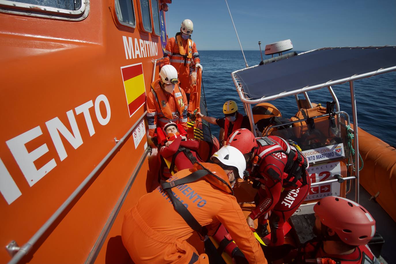 Fotos: Rescate por mar y aire en Isla Grosa