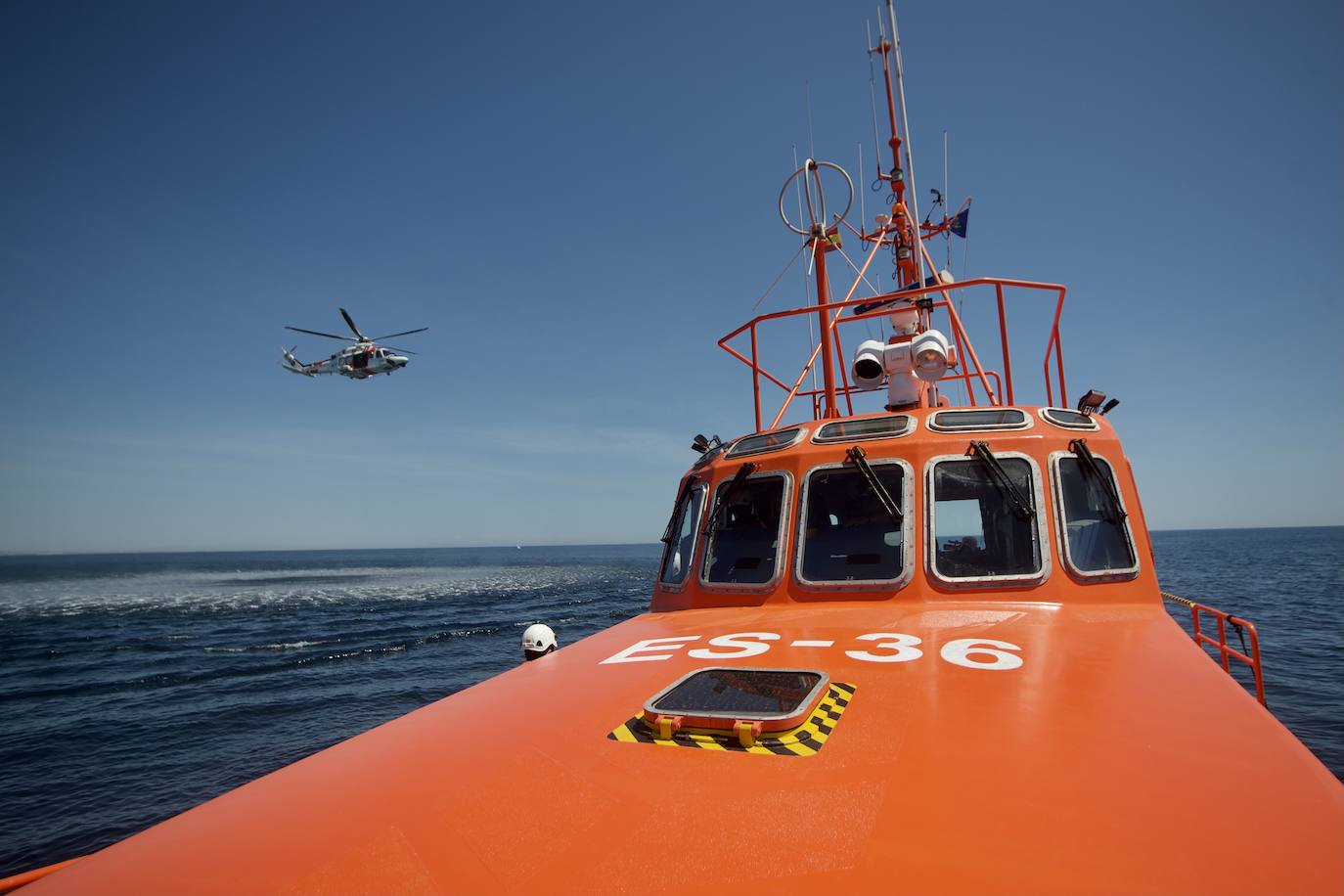 Fotos: Rescate por mar y aire en Isla Grosa