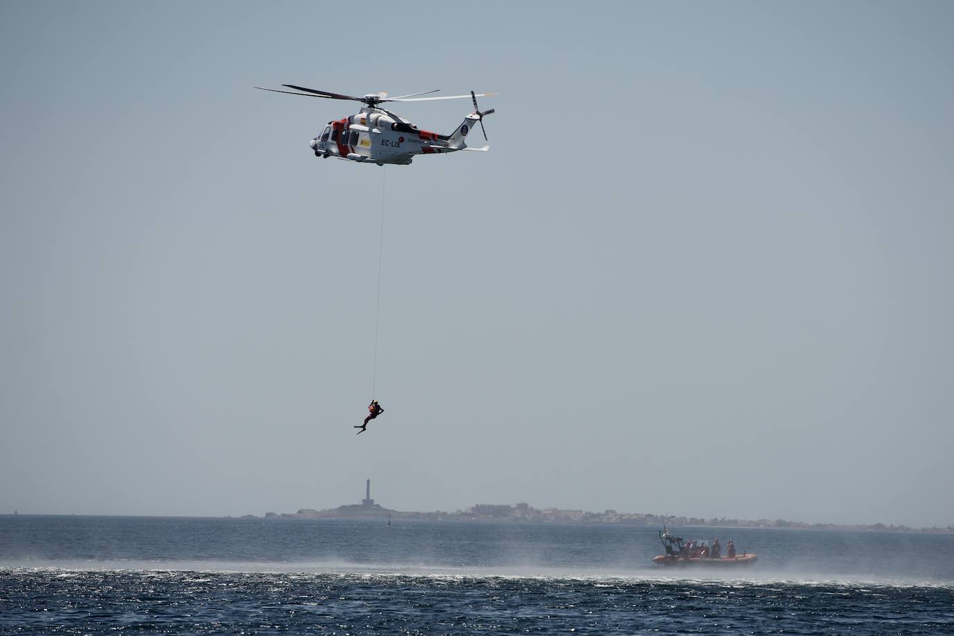 Fotos: Rescate por mar y aire en Isla Grosa