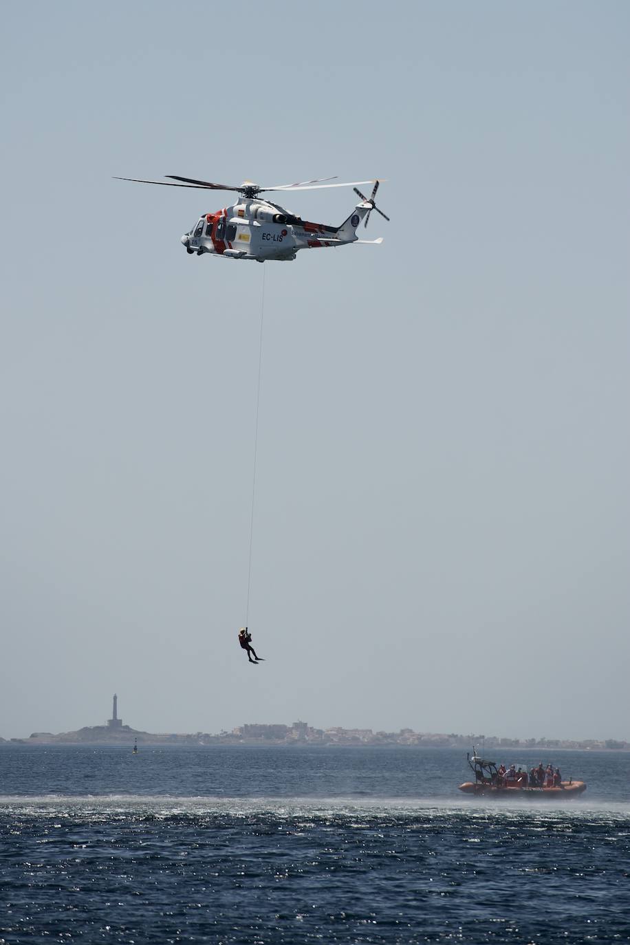 Fotos: Rescate por mar y aire en Isla Grosa