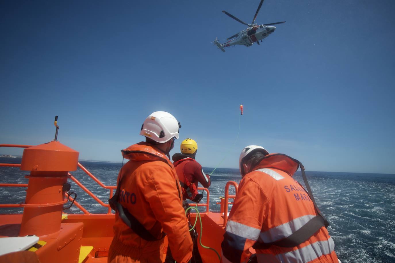 Fotos: Rescate por mar y aire en Isla Grosa