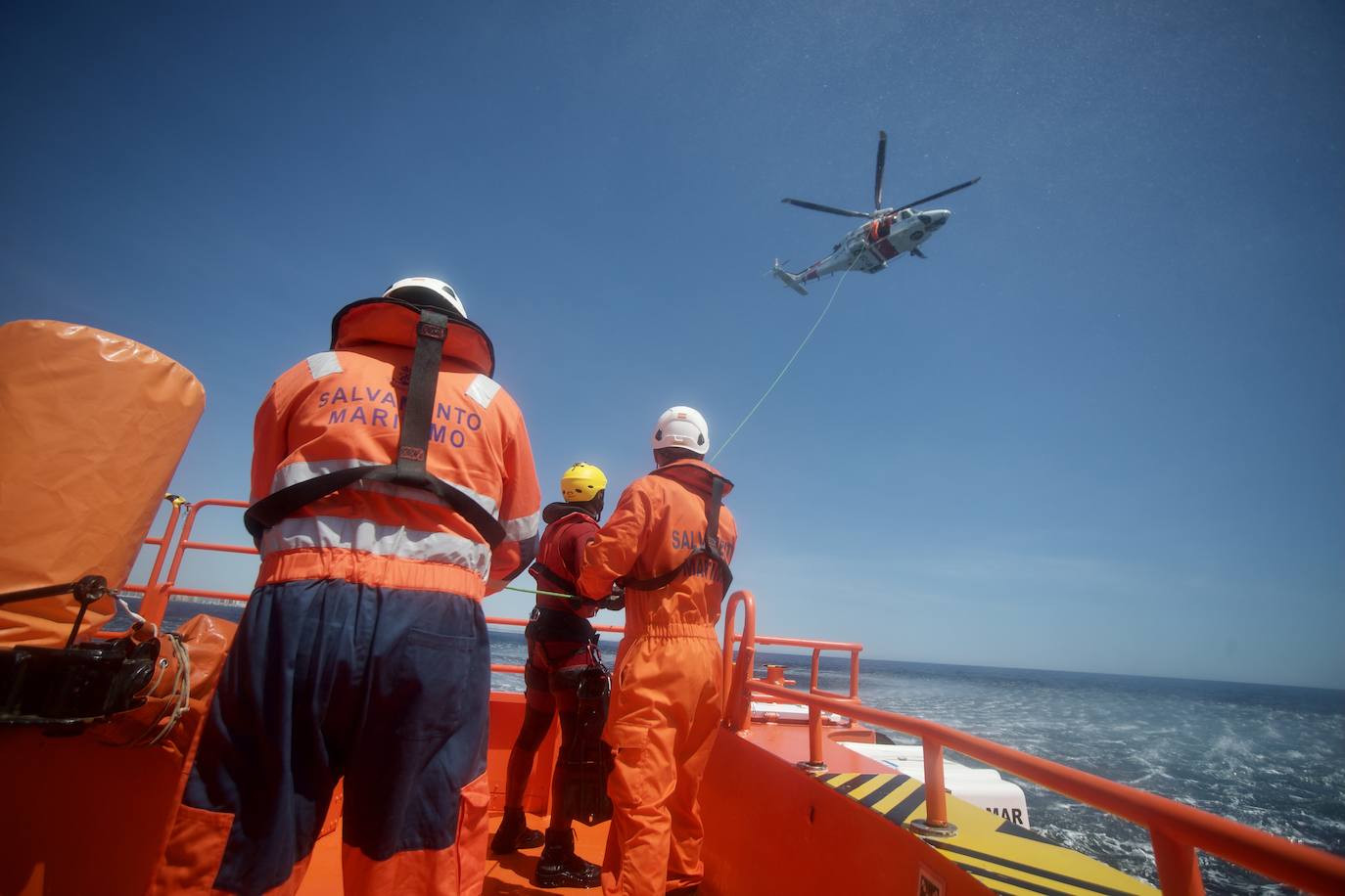 Fotos: Rescate por mar y aire en Isla Grosa