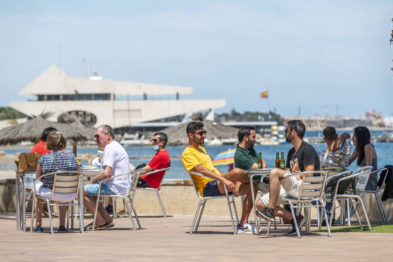 Fotos: Ambiente en las playas de Santiago de la Ribera en el primer fin de semana tras el estado de alarma