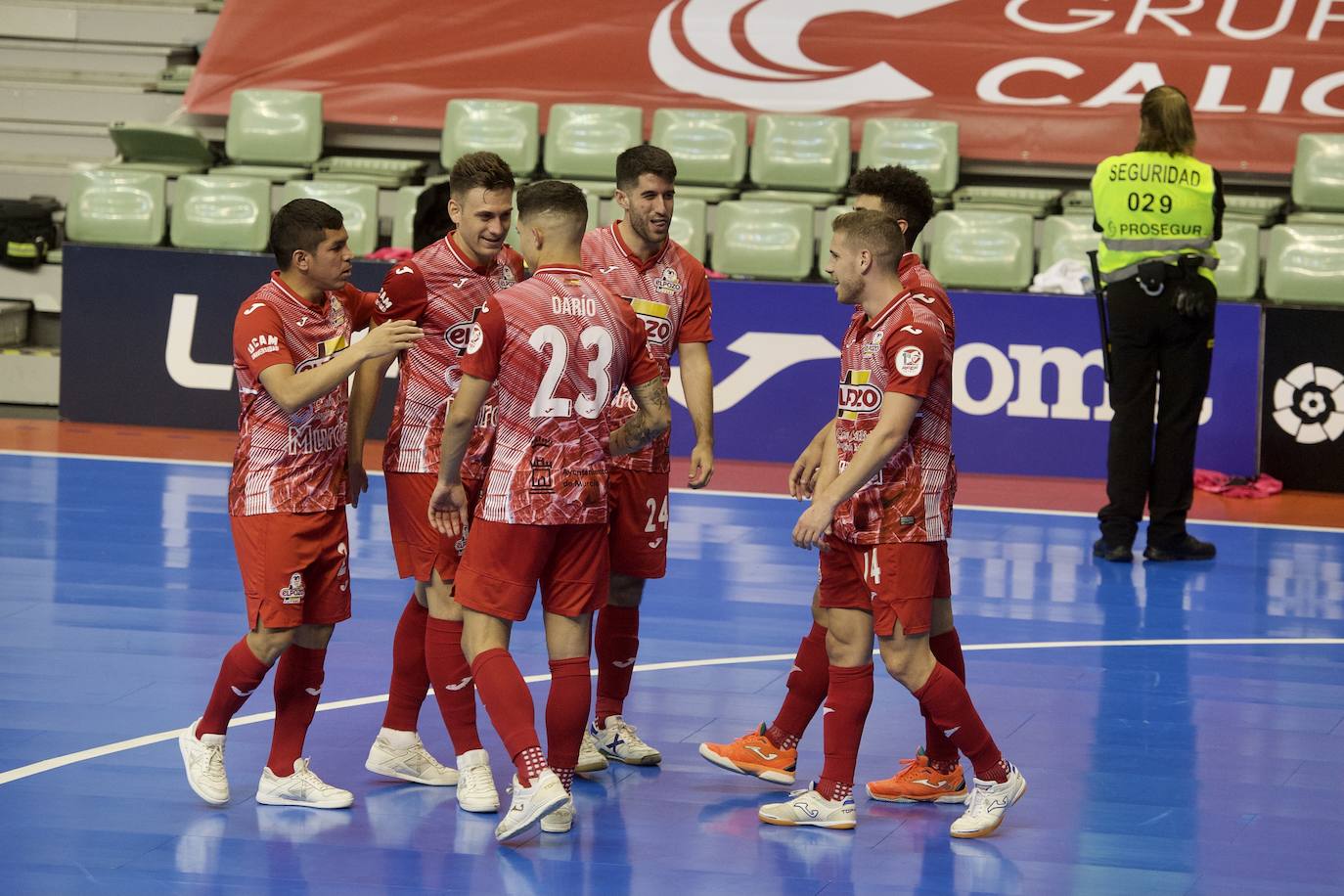 Fotos: ElPozo sacude la fe del Jimbee