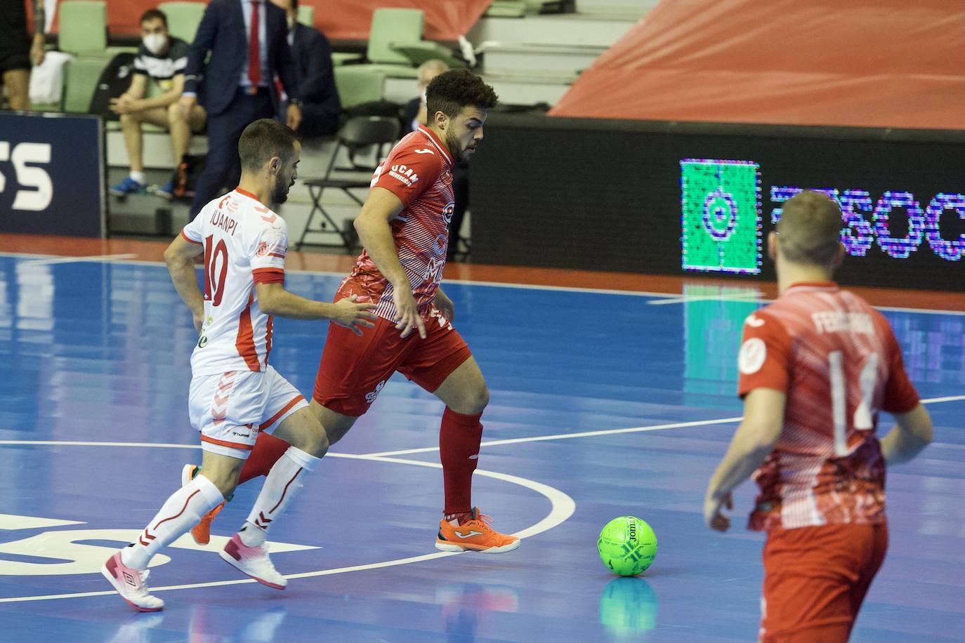 Fotos: ElPozo sacude la fe del Jimbee