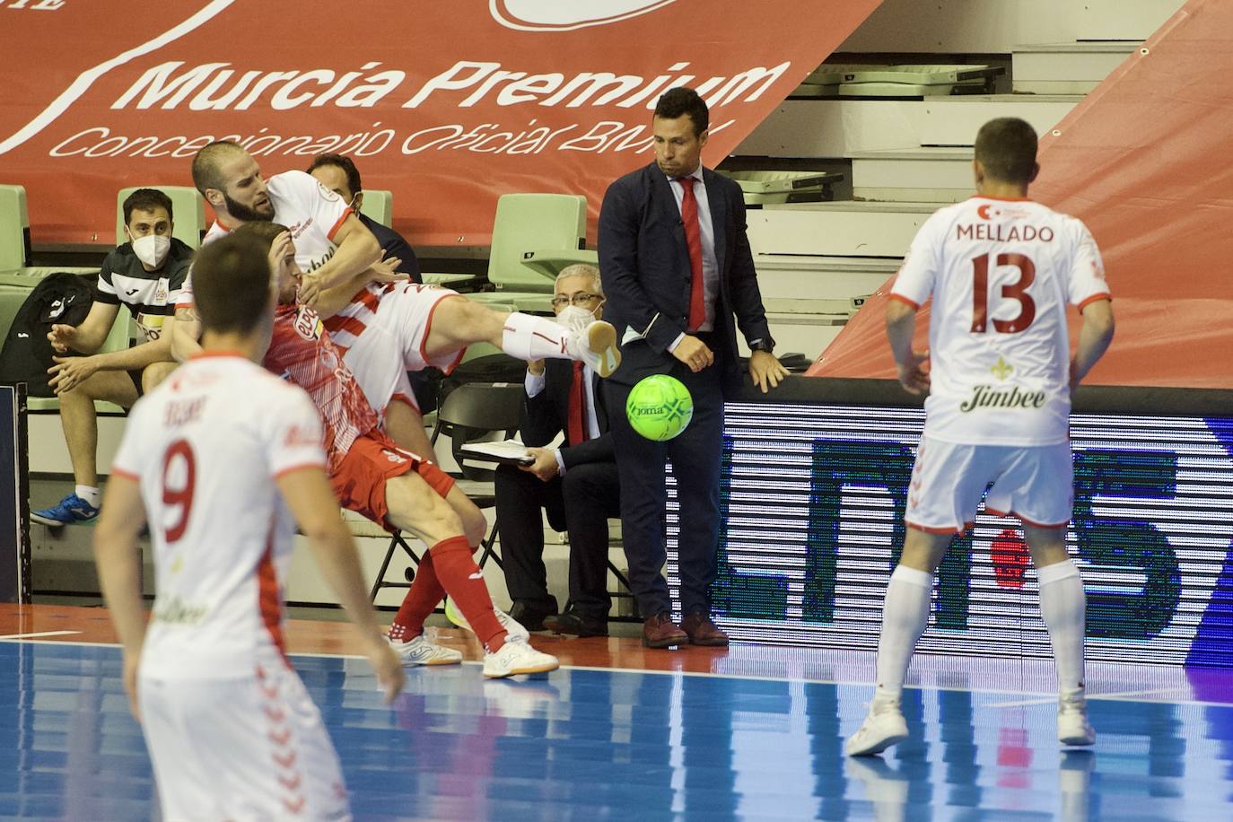 Fotos: ElPozo sacude la fe del Jimbee