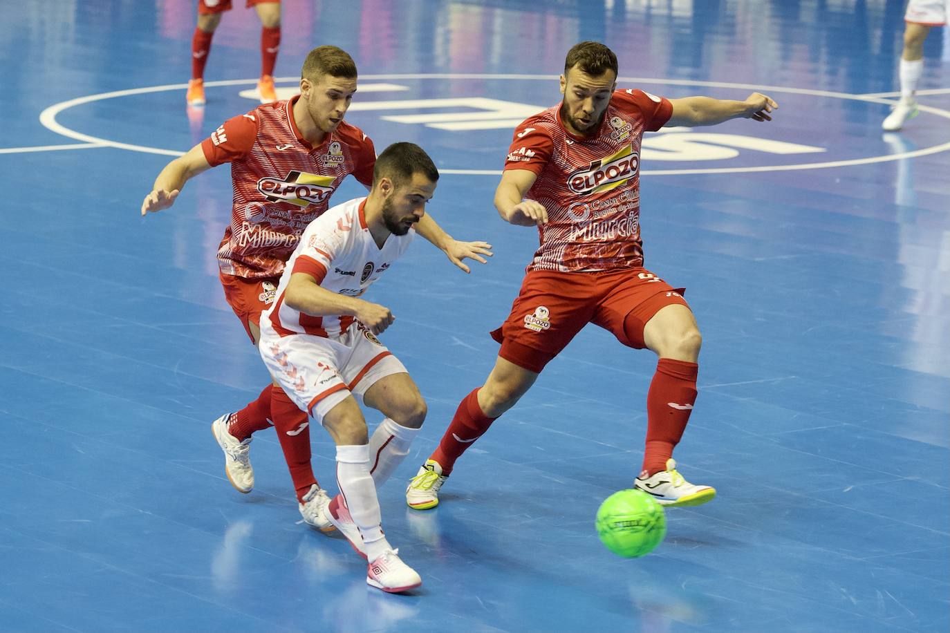 Fotos: ElPozo sacude la fe del Jimbee