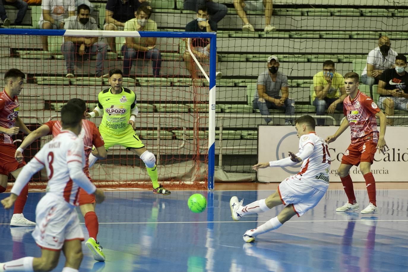 Fotos: ElPozo sacude la fe del Jimbee