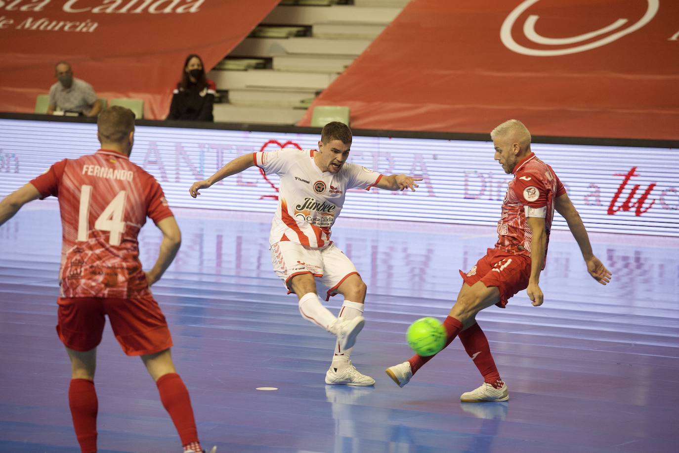 Fotos: ElPozo sacude la fe del Jimbee