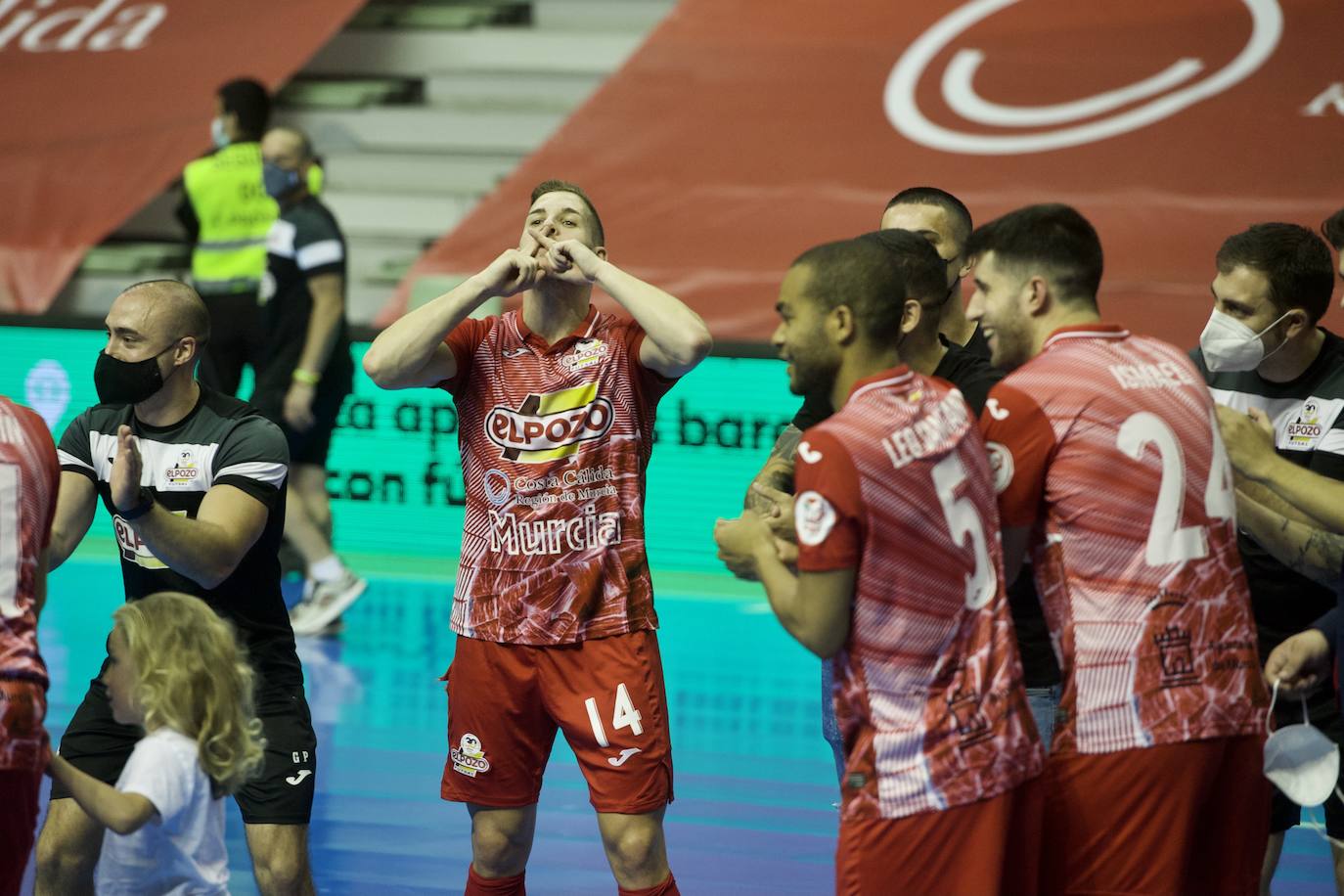 Fotos: ElPozo sacude la fe del Jimbee