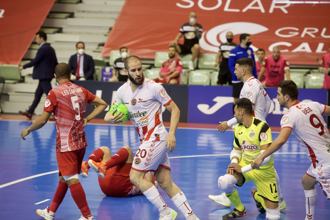 Fotos: ElPozo sacude la fe del Jimbee