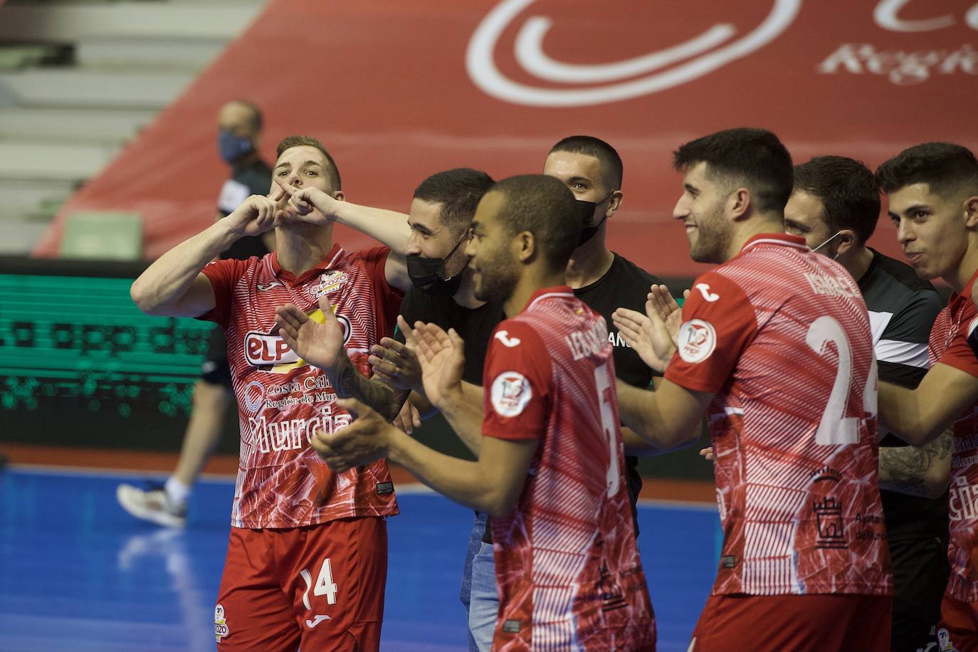 Fotos: ElPozo sacude la fe del Jimbee