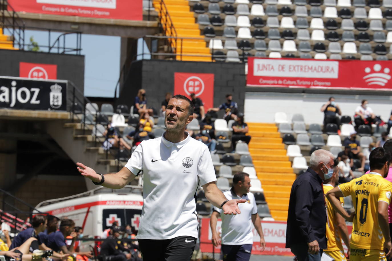 Fotos: Las mejores fotografías del partido entre la UD Ibiza y el UCAM Murcia