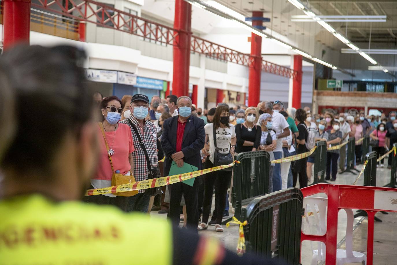 Fotos: Comienza la vacunación en el centro comercial La Rambla de Cartagena
