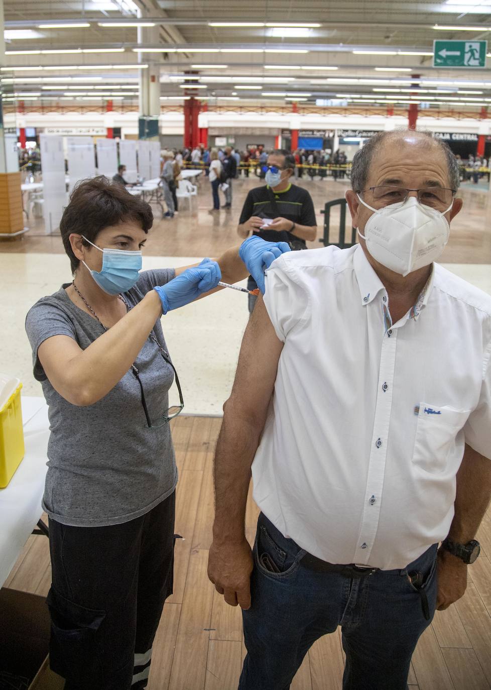 Fotos: Comienza la vacunación en el centro comercial La Rambla de Cartagena