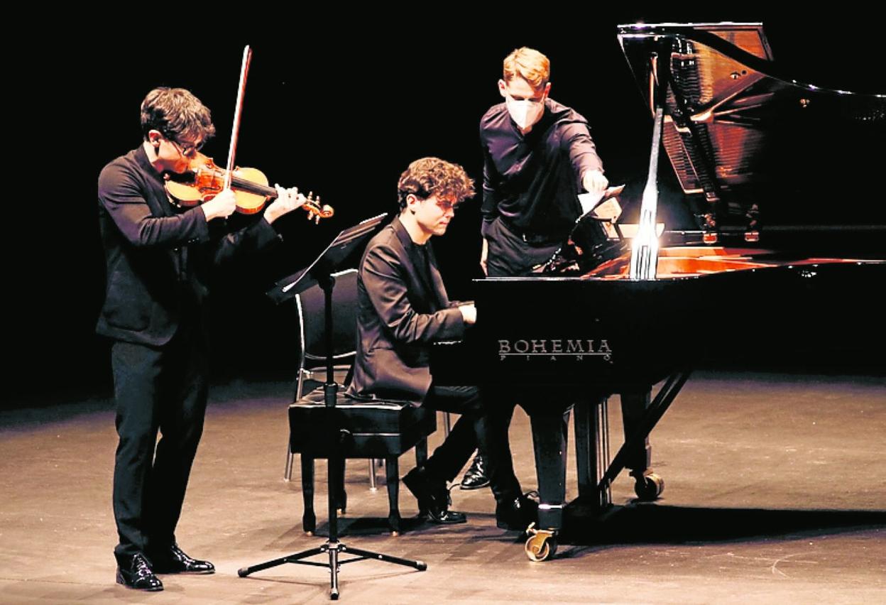 Alfredo Ancillo y Vicente Prieto, con José Vicente Riquelme. 