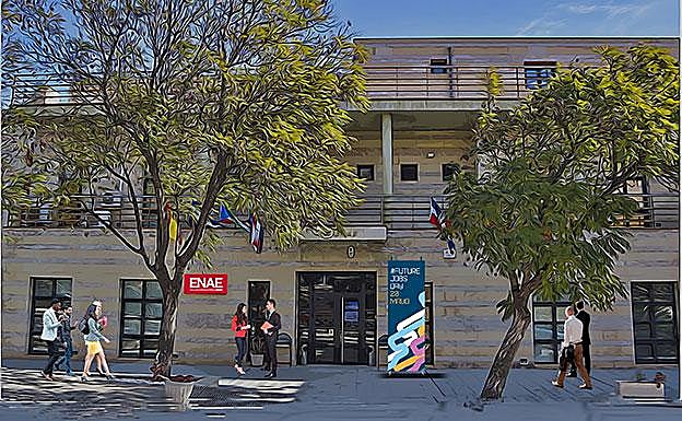 La fachada principal de ENAE sirvió de entrada al Foro Virtual.