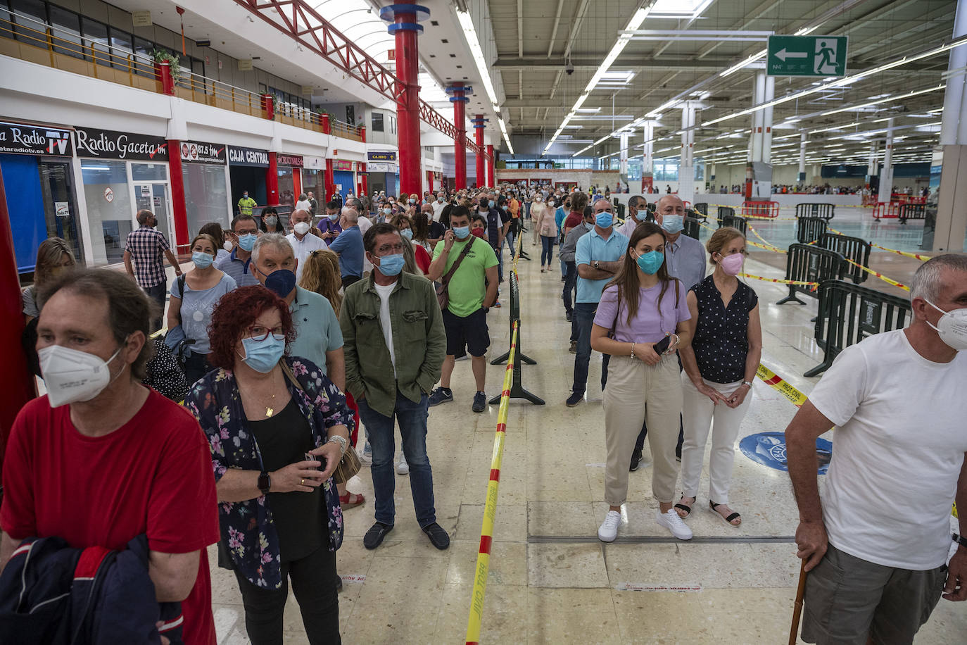 Fotos: Vacunación contra la Covid en el centro comercial La Rambla, en Cartagena