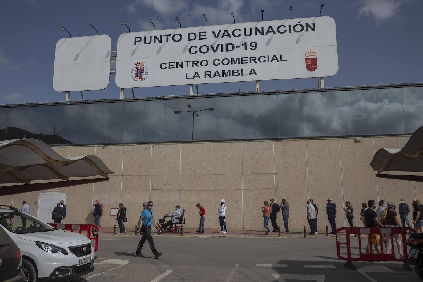 Fotos: Vacunación contra la Covid en el centro comercial La Rambla, en Cartagena