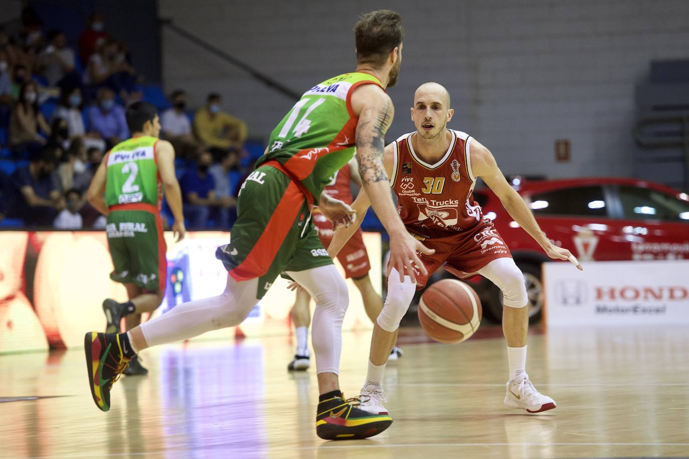 Fotos: Un Murcia batallador fuerza el tercer partido contra el Covirán