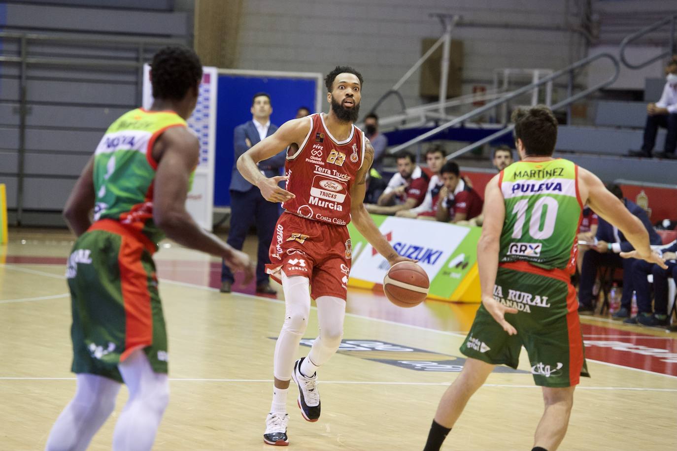 Fotos: Un Murcia batallador fuerza el tercer partido contra el Covirán