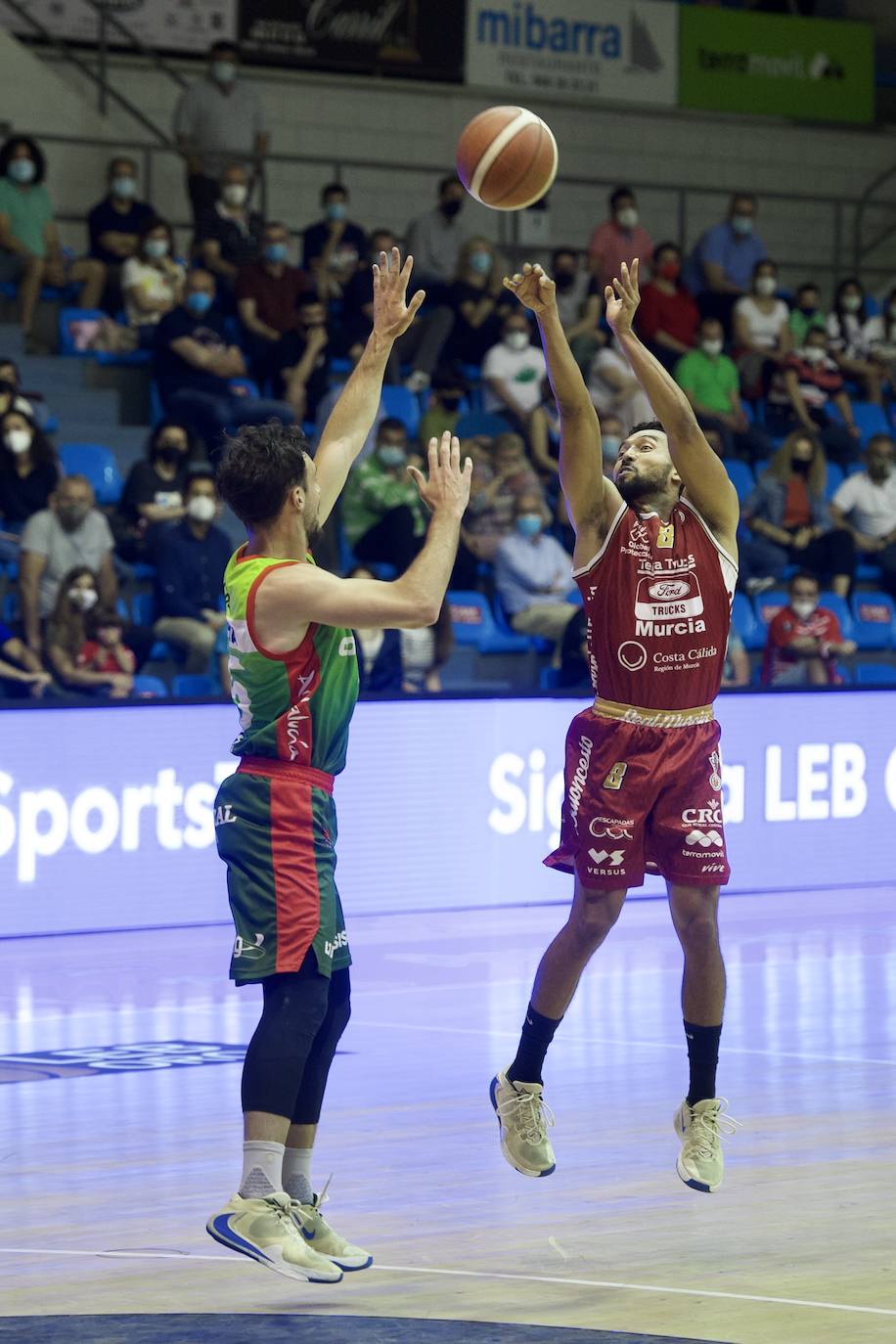 Fotos: Un Murcia batallador fuerza el tercer partido contra el Covirán