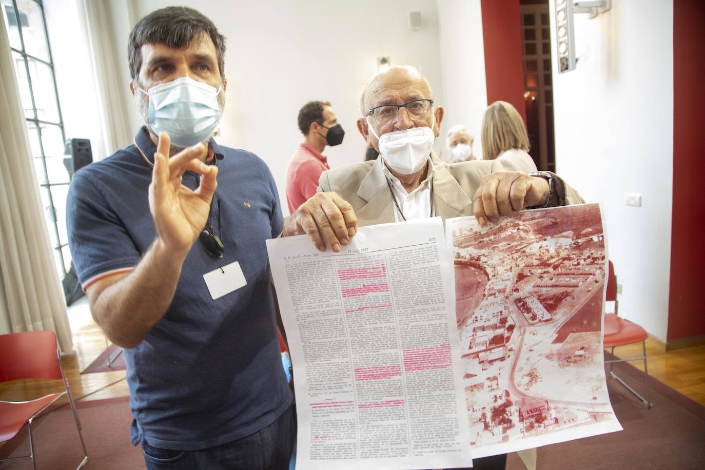 Fotos: El Pleno de Cartagena se une contra el derribo de casas para continuar el paseo de Cabo de Palos