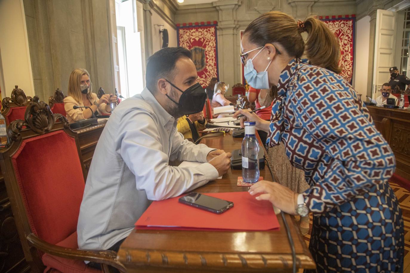 Fotos: El Pleno de Cartagena se une contra el derribo de casas para continuar el paseo de Cabo de Palos