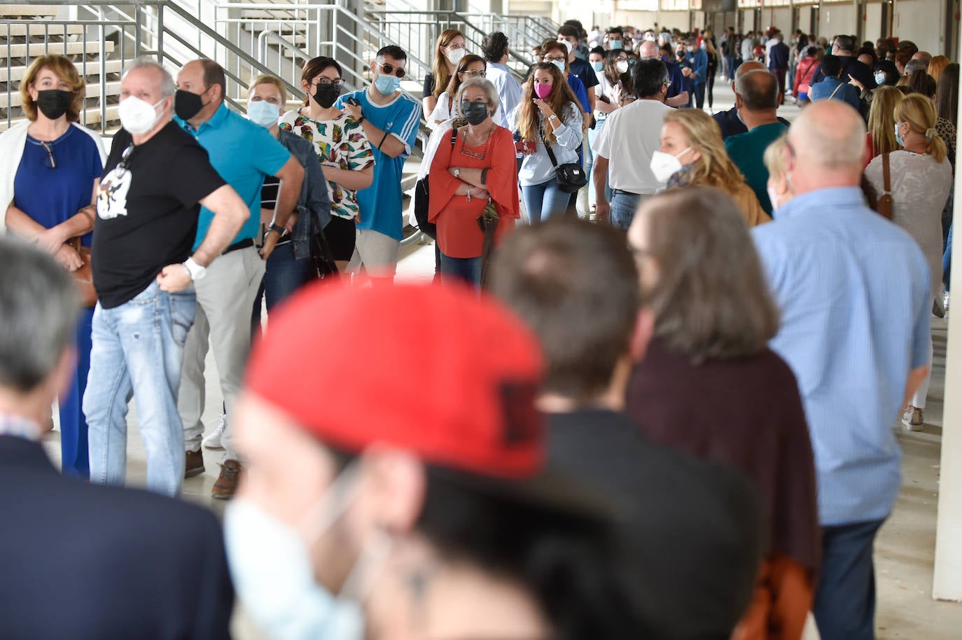 Fotos: Vacunaciones con Pfizer en el Enrique Roca este viernes 28 de mayo