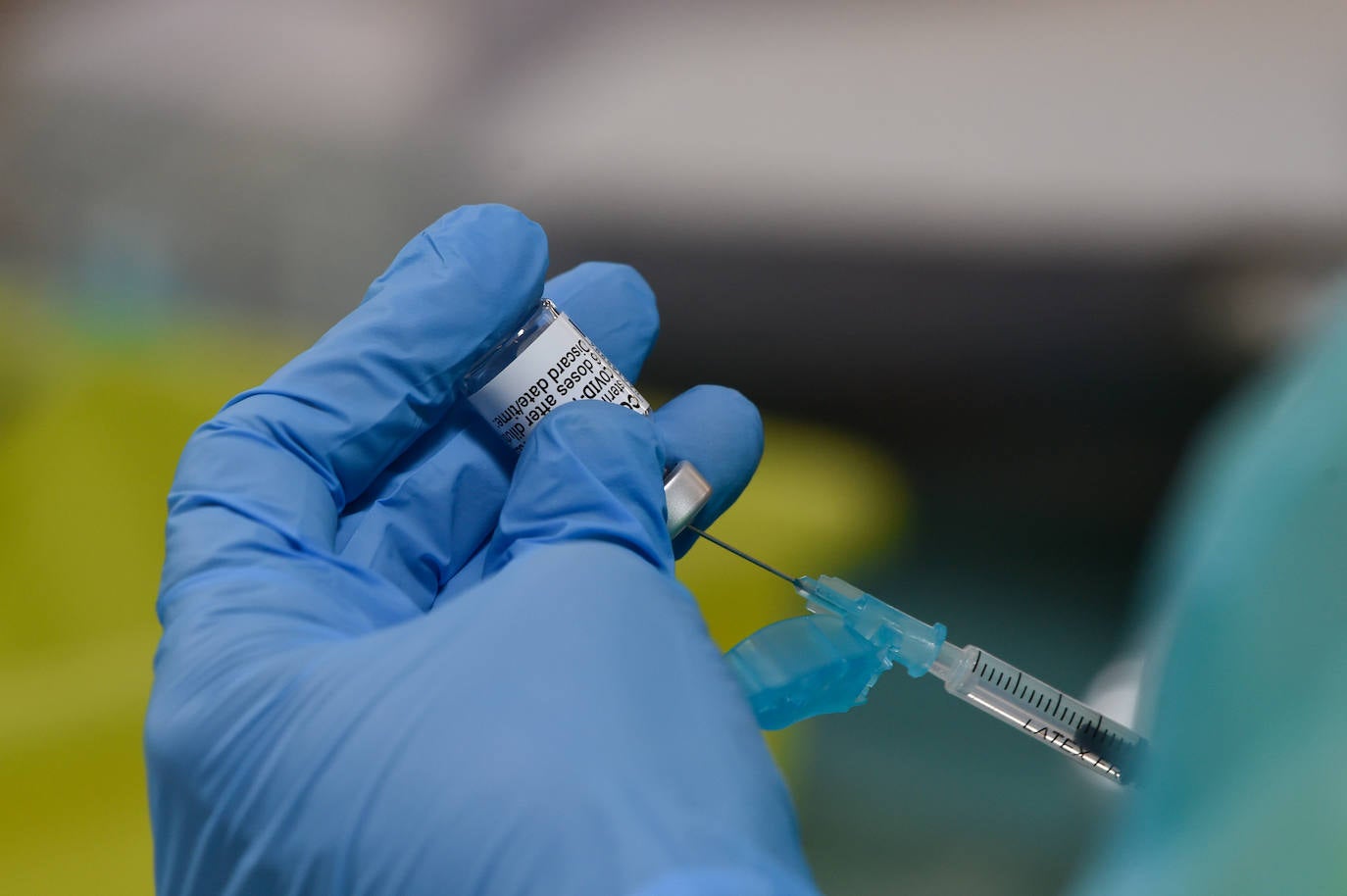 Fotos: Vacunaciones con Pfizer en el Enrique Roca este viernes 28 de mayo