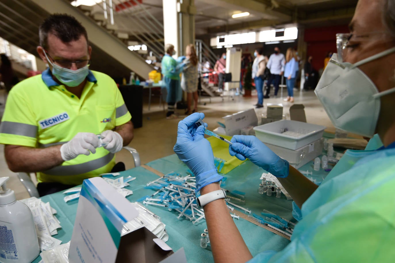 Fotos: Vacunaciones con Pfizer en el Enrique Roca este viernes 28 de mayo