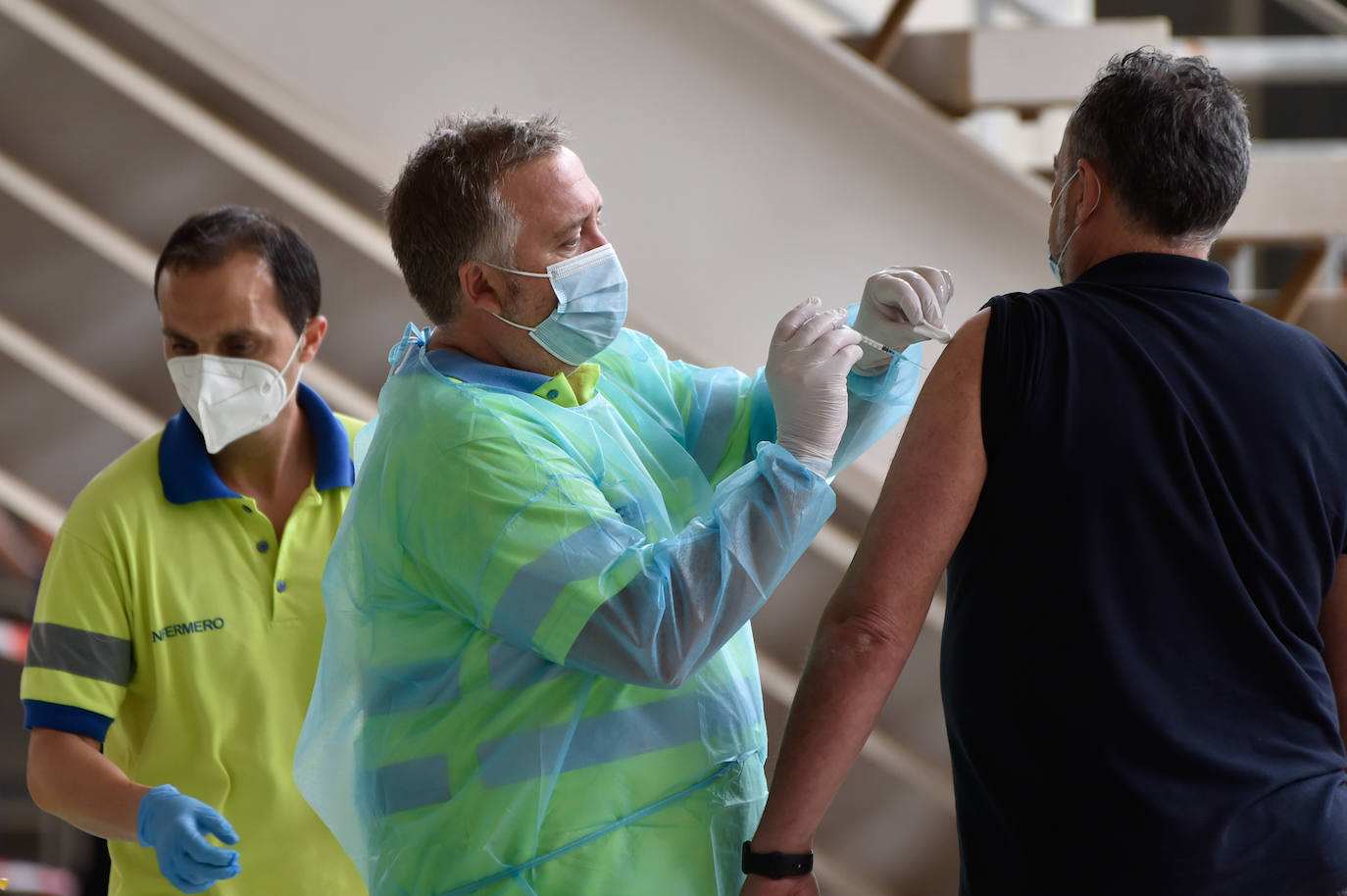 Fotos: Vacunaciones con Pfizer en el Enrique Roca este viernes 28 de mayo