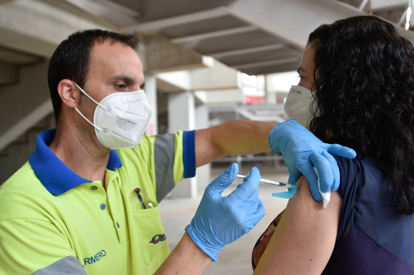 Fotos: Vacunaciones con Pfizer en el Enrique Roca este viernes 28 de mayo