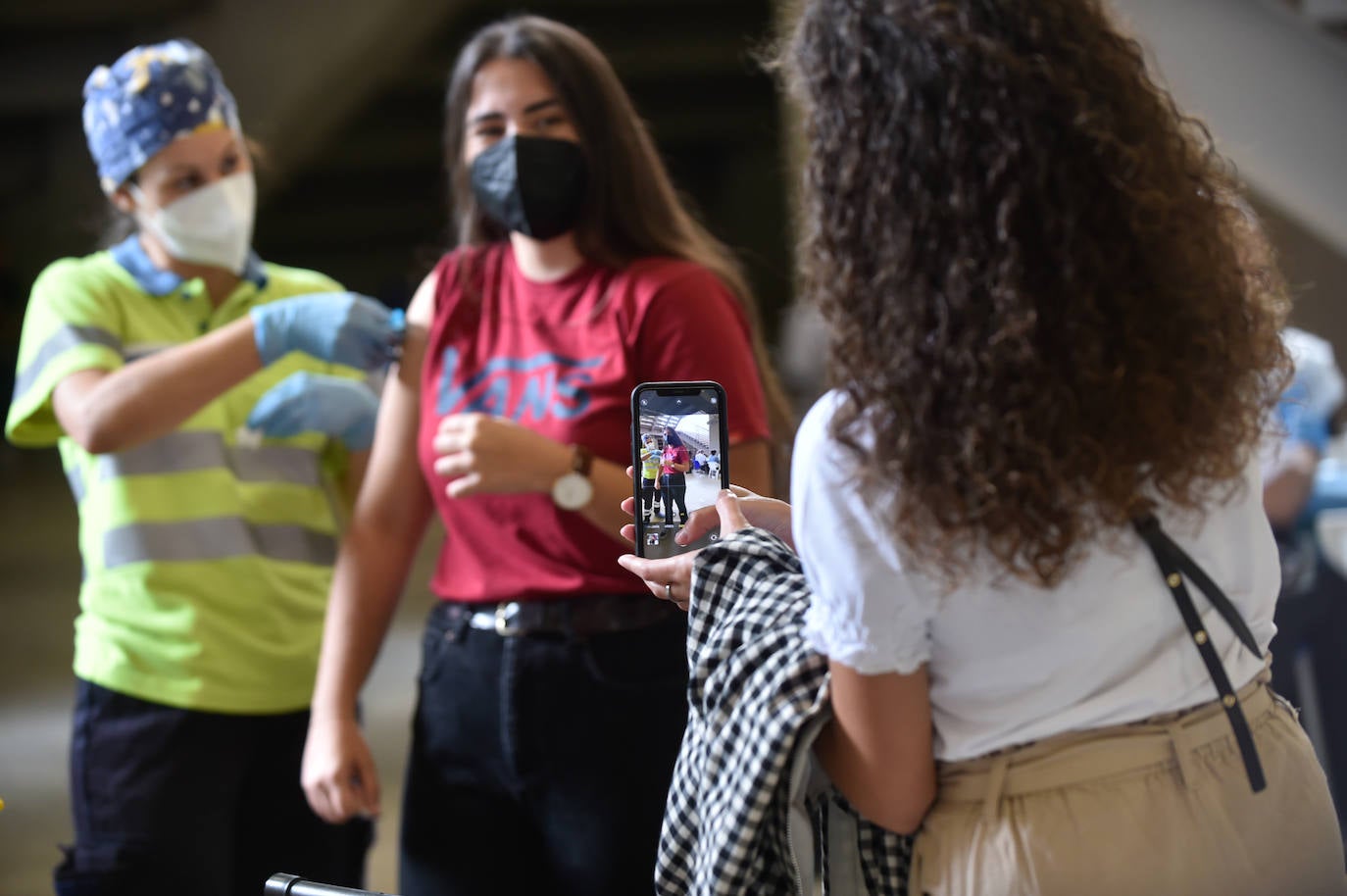 Fotos: Vacunaciones con Pfizer en el Enrique Roca este viernes 28 de mayo