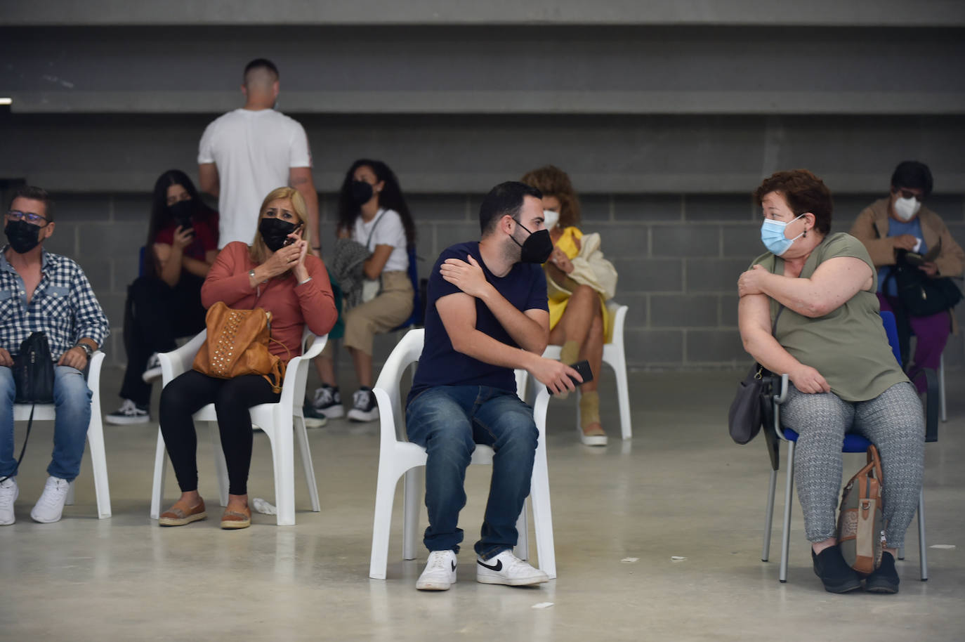 Fotos: Vacunaciones con Pfizer en el Enrique Roca este viernes 28 de mayo