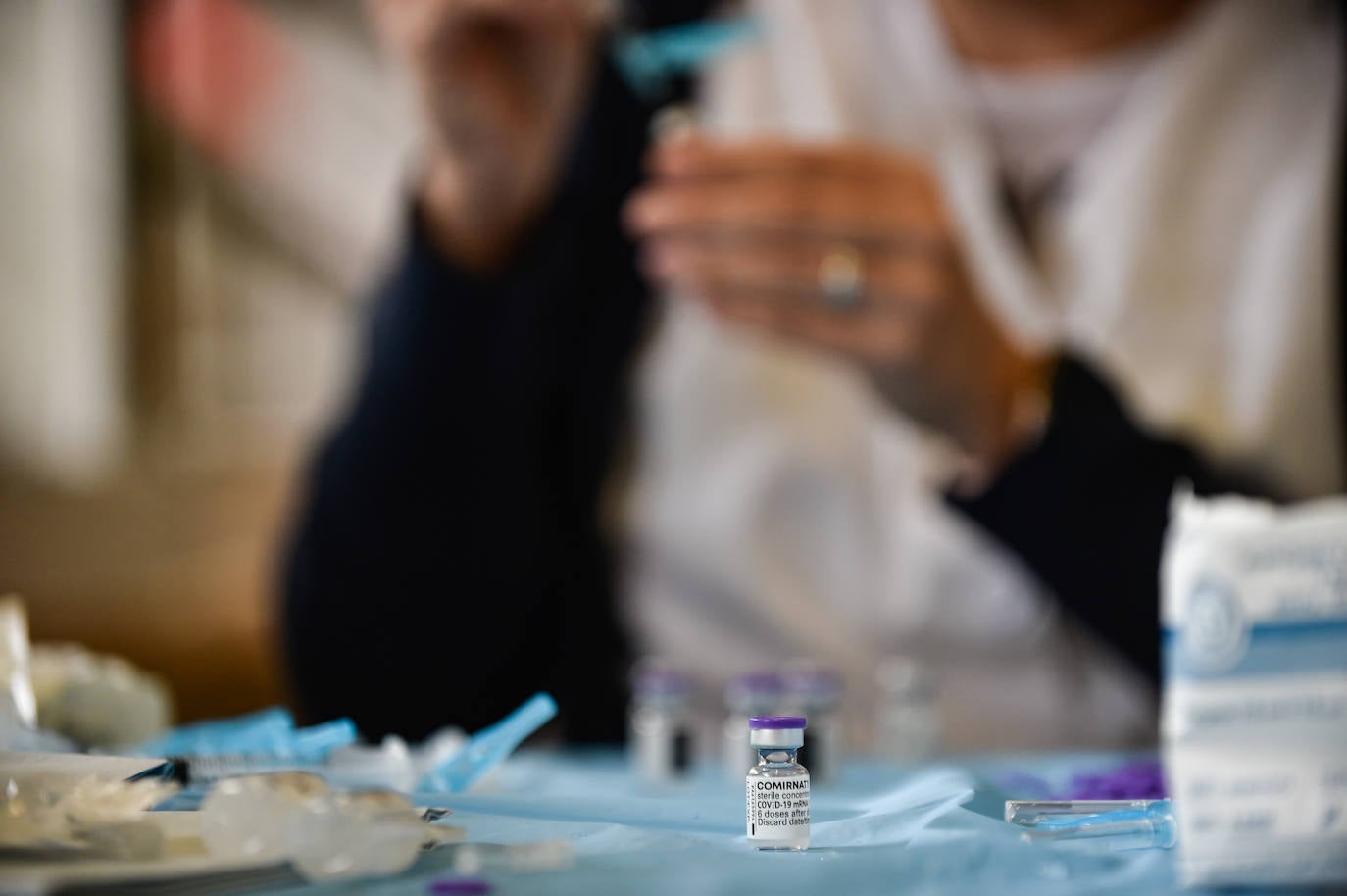 Fotos: Vacunaciones con Pfizer en el Enrique Roca este viernes 28 de mayo